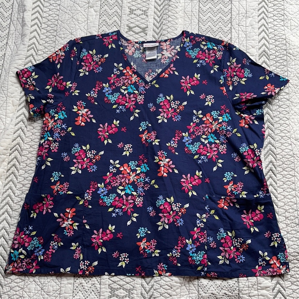 Women’s scrub top
